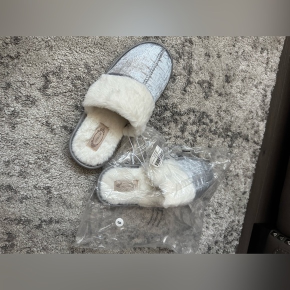 Women’s Joyfolie slippers size 9 - Picture 4 of 4